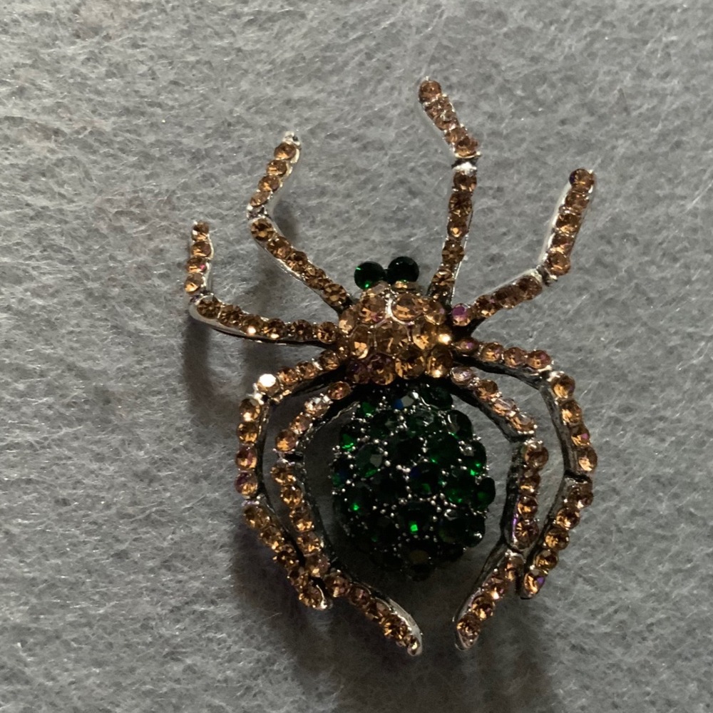Amber Emerald Green Rhinestone Spider Brooch Silver Tone Gothic Halloween Pin